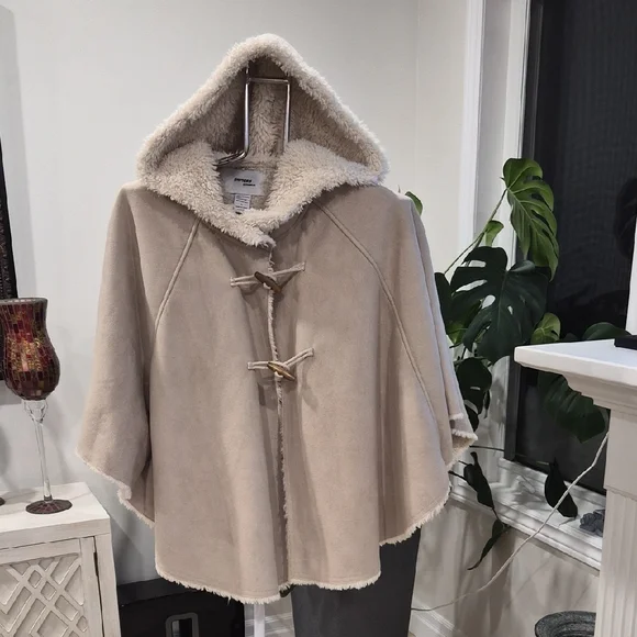 Cream Fleece Jacket - Picture 2 of 3